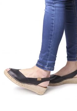 Toni Pons Donna BERNIA - Spuntate - Negre